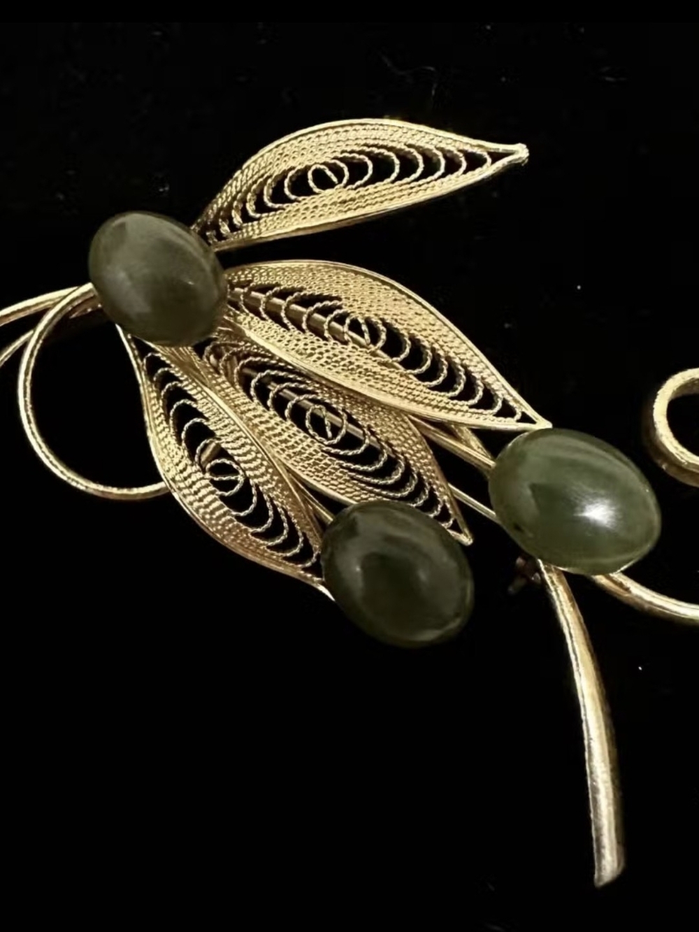 Gold Filigree Leaf Brooch with Green Stone Accents - Picture 3 of 3